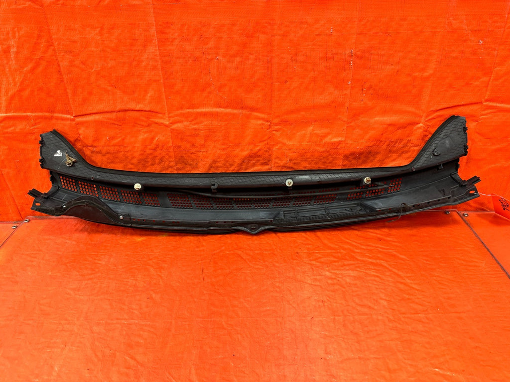 06 11 CIVIC 4D SEDAN   CENTER WINDSHIELD WIPER COWL TRIM PLASTIC OE OEM FLAW 3006