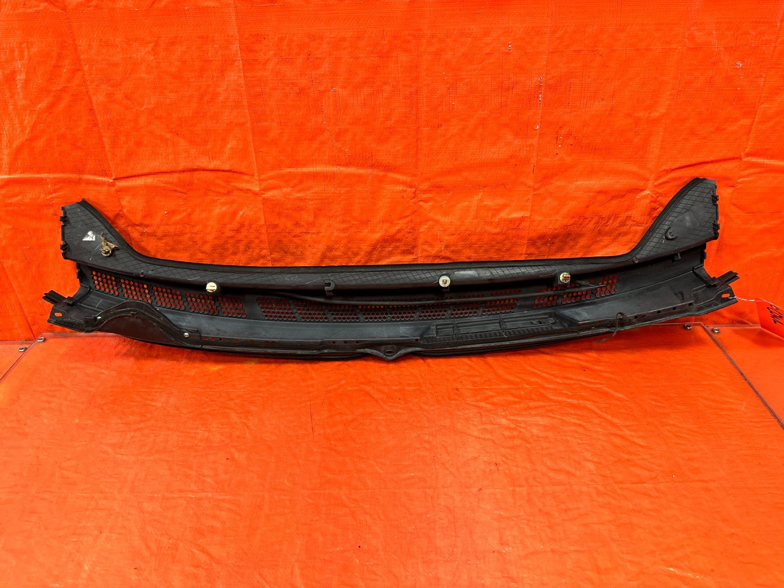 06 11 CIVIC 4D SEDAN   CENTER WINDSHIELD WIPER COWL TRIM PLASTIC OE OEM FLAW 3006