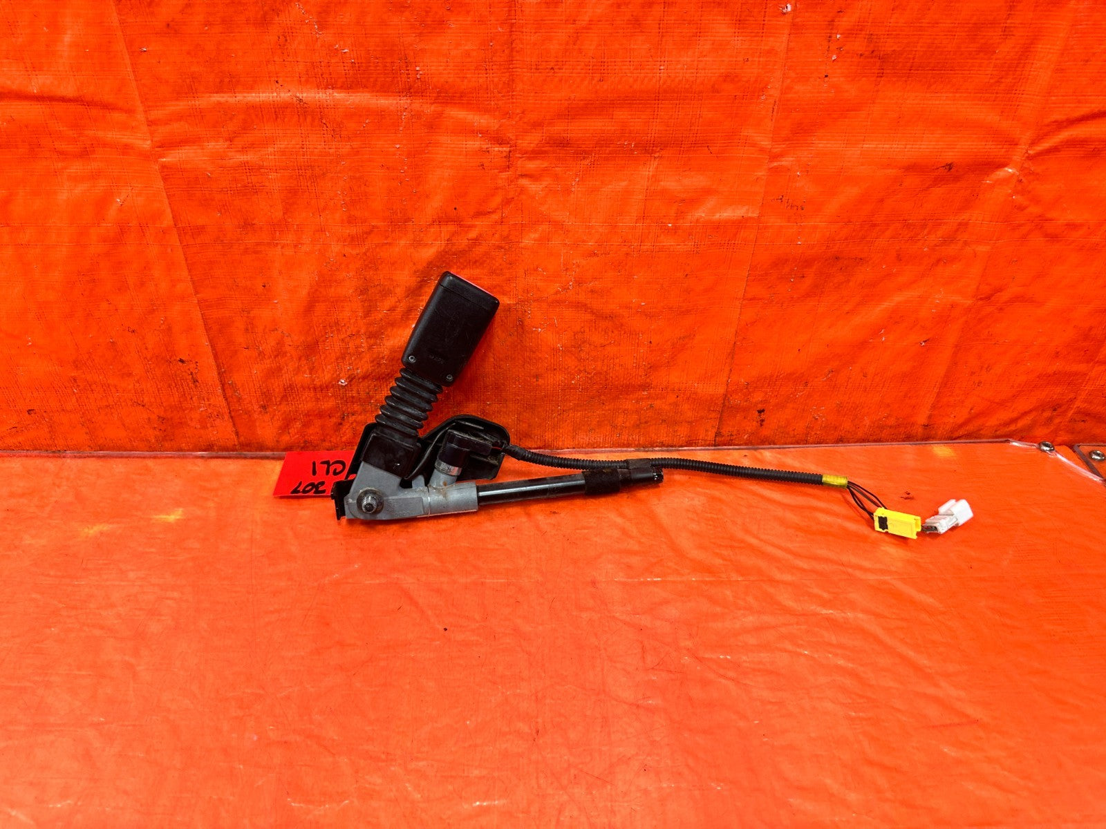 07 11 HONDA CIVIC SI SEDAN   PASSENGER RIGHT FRONT SEAT BELT CLIP BUCKLE OEM 3072