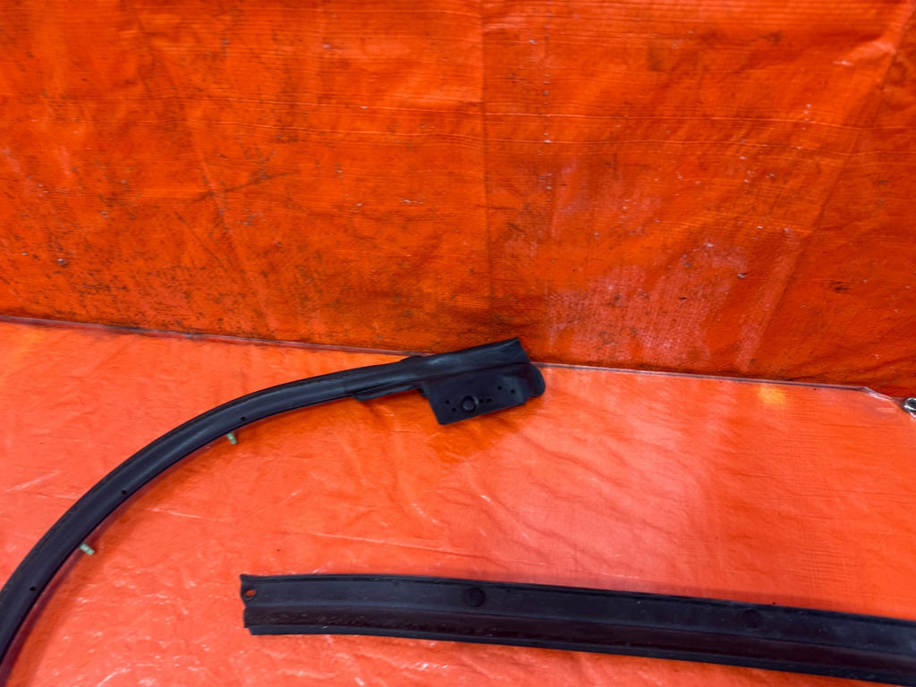08 15 INFINITI G37 & Q60 2D COUPE DRIVER LEFT DOOR MOUNTED WEATHER STRIP OEM 3289