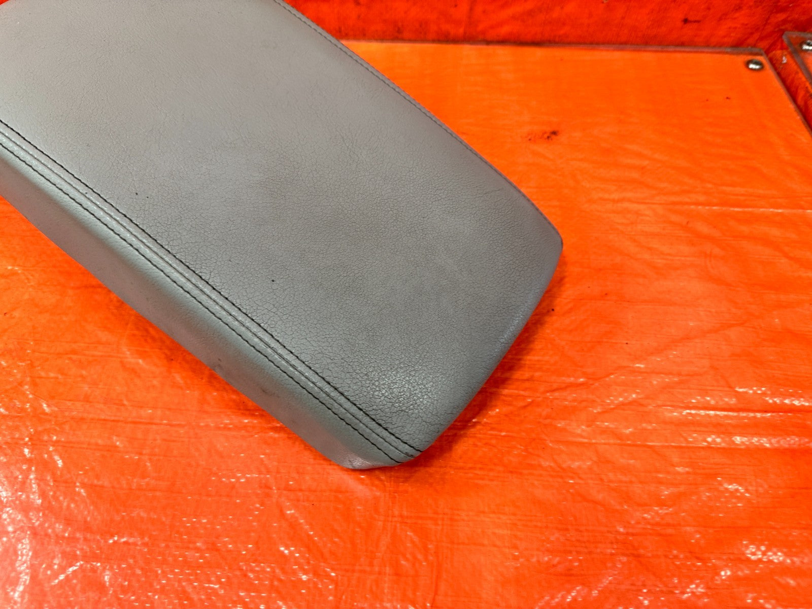 09 14 ACURA TSX   ARM REST / CENTER CONSOLE STORAGE COMPARTMENT   GRAY OEM #3211