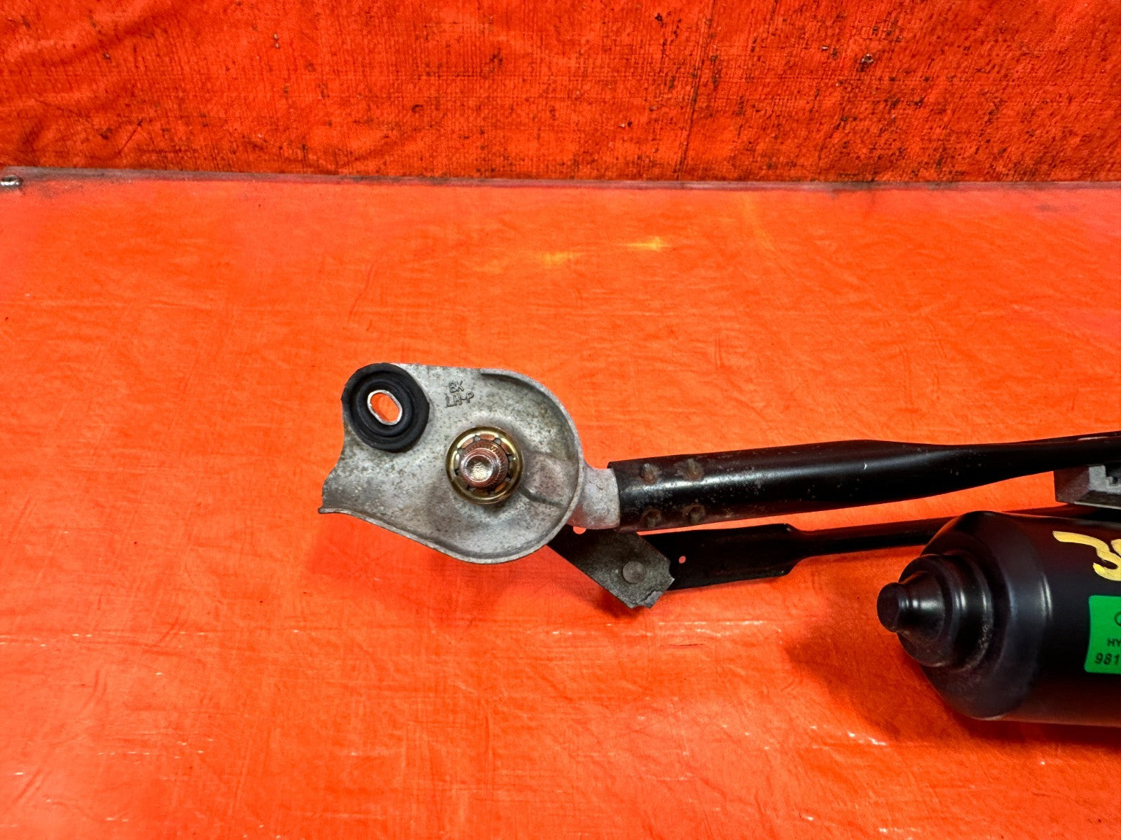 10 16 HYUNDAI GENESIS COUPE WINDSHIELD WIPER MOTOR W/ LINKAGE COMPLETE OEM 3255