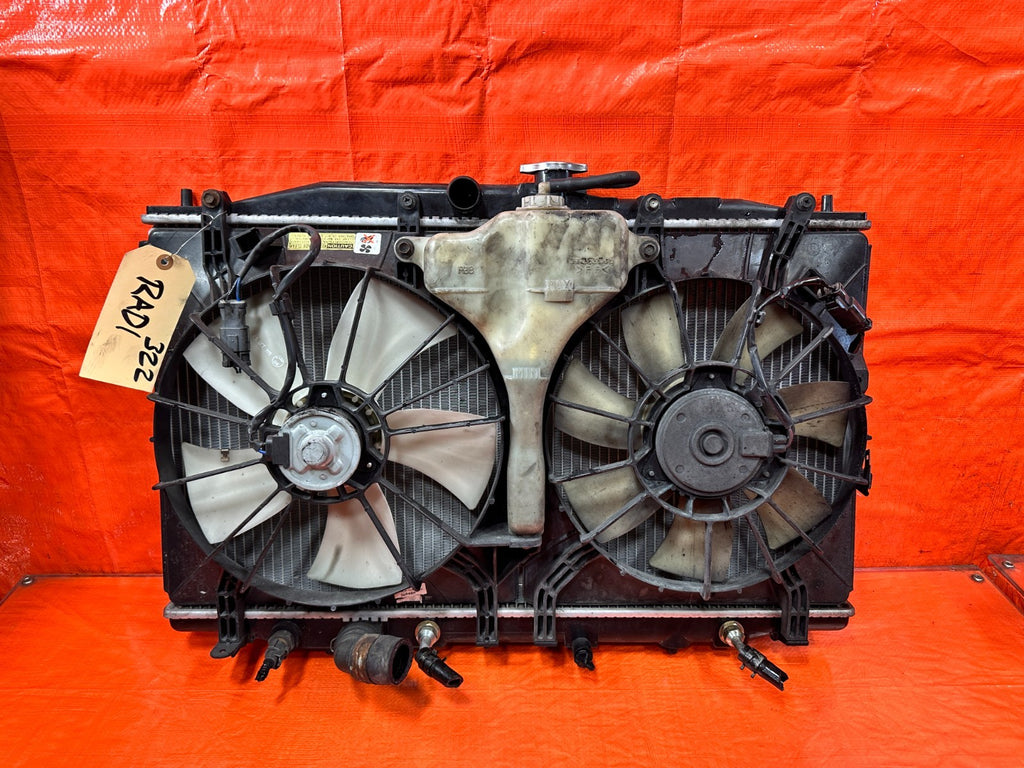 04 05 ACURA TSX   AUTOMATIC RADIATOR WITH BOTH COOLING FANS AND TANK OEM #3220