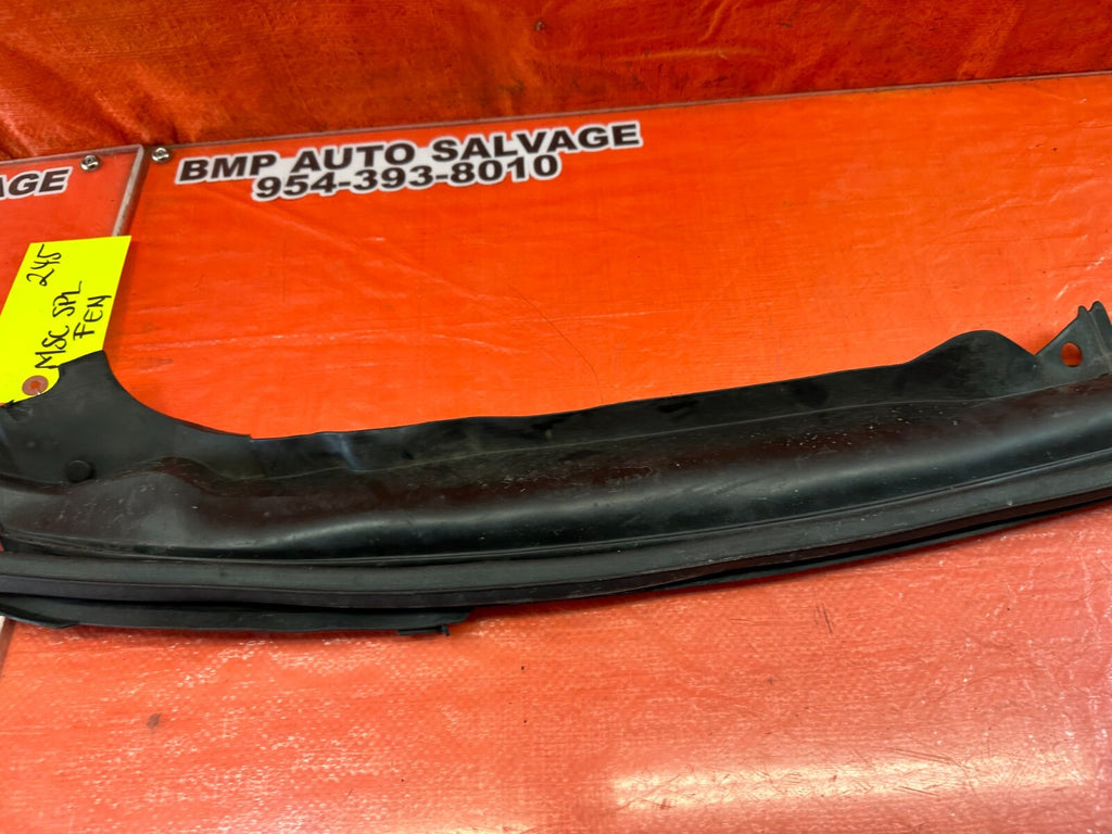 08 15 INFINITI G37 & Q60 COUPE DRIVER LEFT FRONT   FENDER SEAL TRIM GASKET #2455