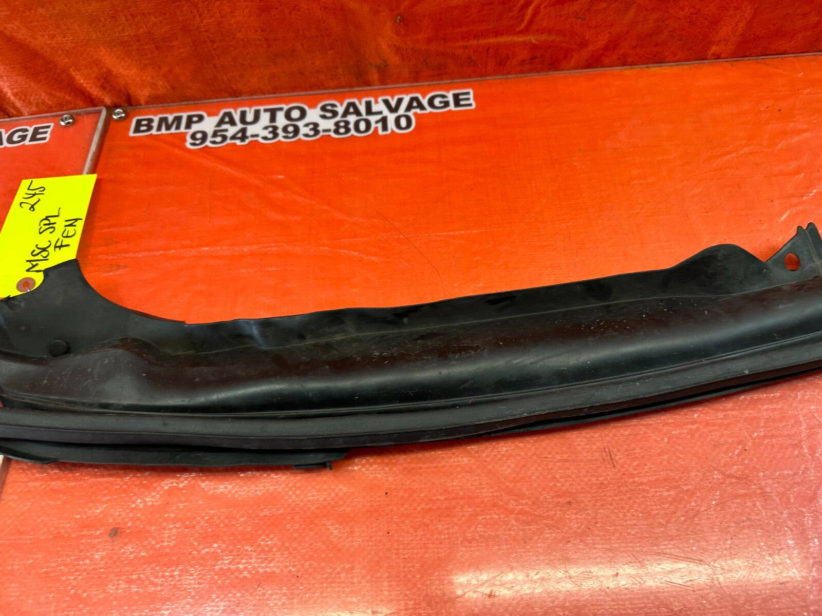 08 15 INFINITI G37 & Q60 COUPE DRIVER LEFT FRONT   FENDER SEAL TRIM GASKET #2455