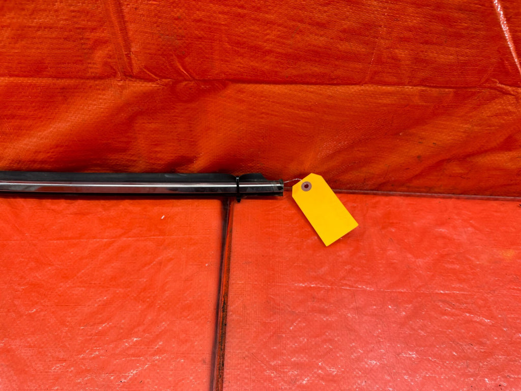 08 15 INFINITI G37 Q60 COUPE EXTERIOR DOOR WINDOW GLASS TRIM RIGHT SIDE OEM #2321
