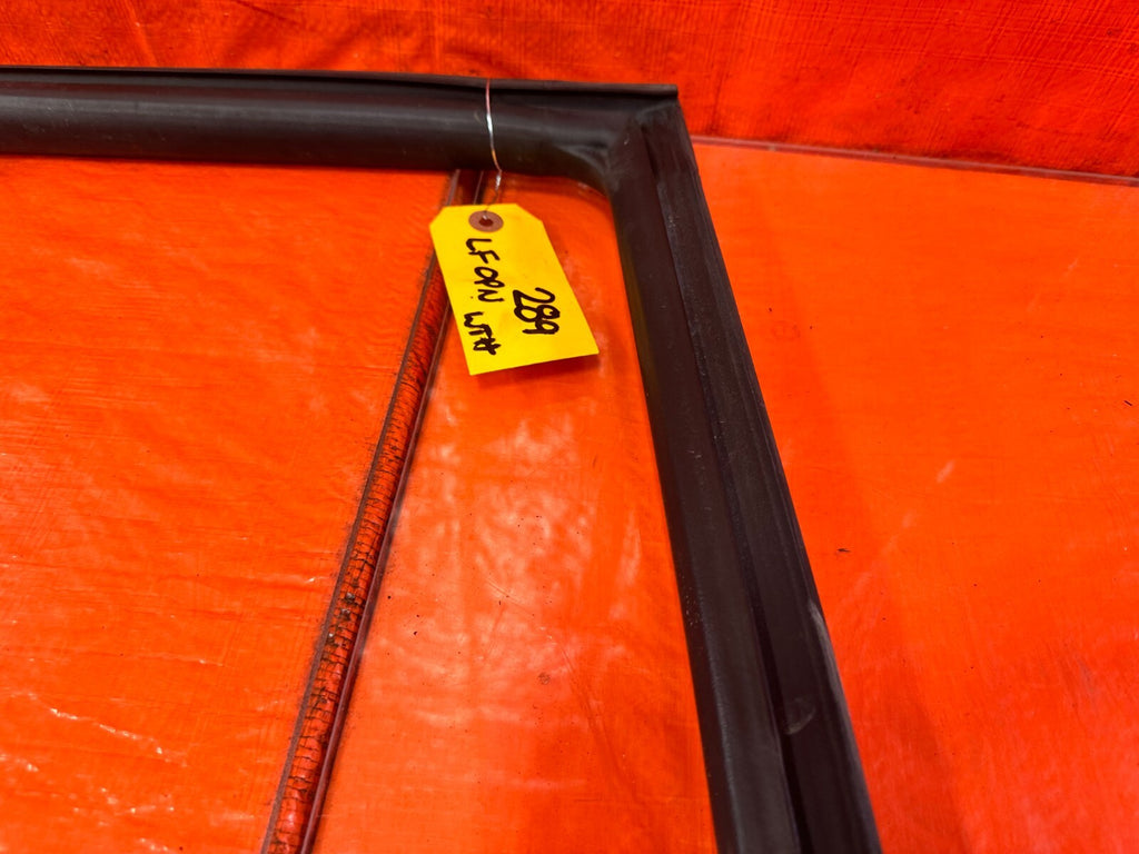 17 20 INFINITI Q60   DRIVER LEFT UPPER DOOR TO CHASSIS WEATHER STRIP SEAL OEM 892