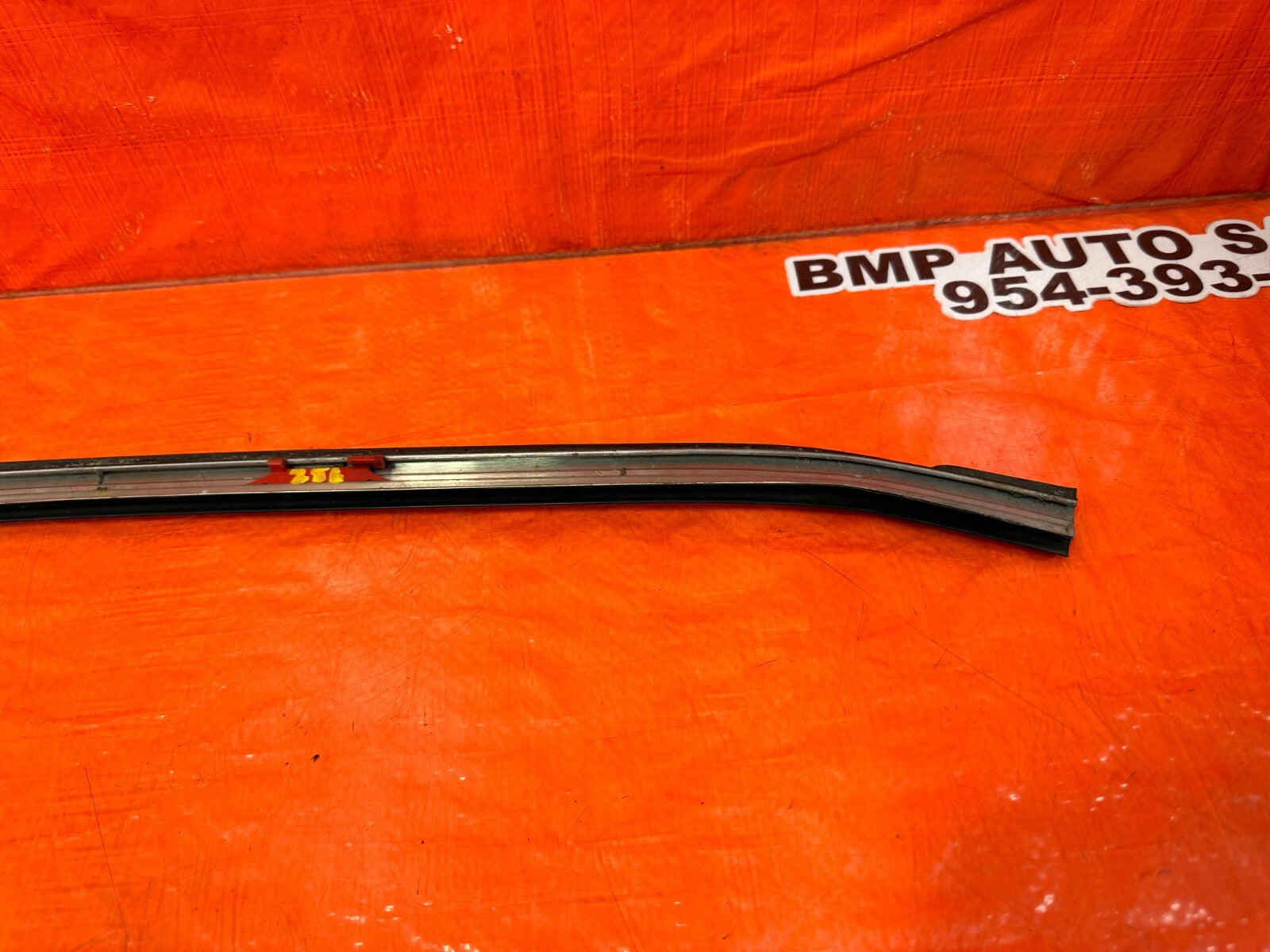 93 97 HONDA DEL SOL   PASSENGER RIGHT WINDSHIELD TRIM   OEM FACTORY #2567