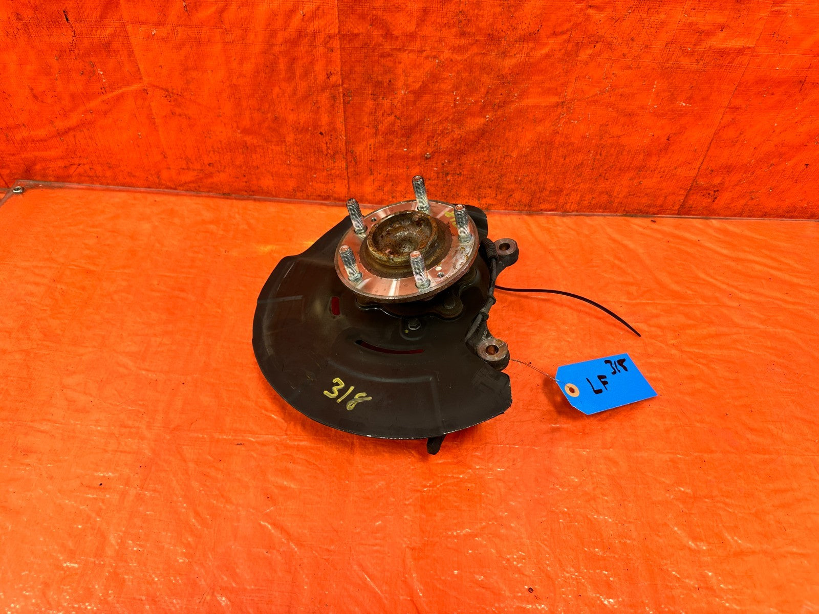 13 16 HYUNDAI GENESIS COUPE   DRIVER LEFT FRONT SPINDLE KNUCKLE HUB OEM 3180