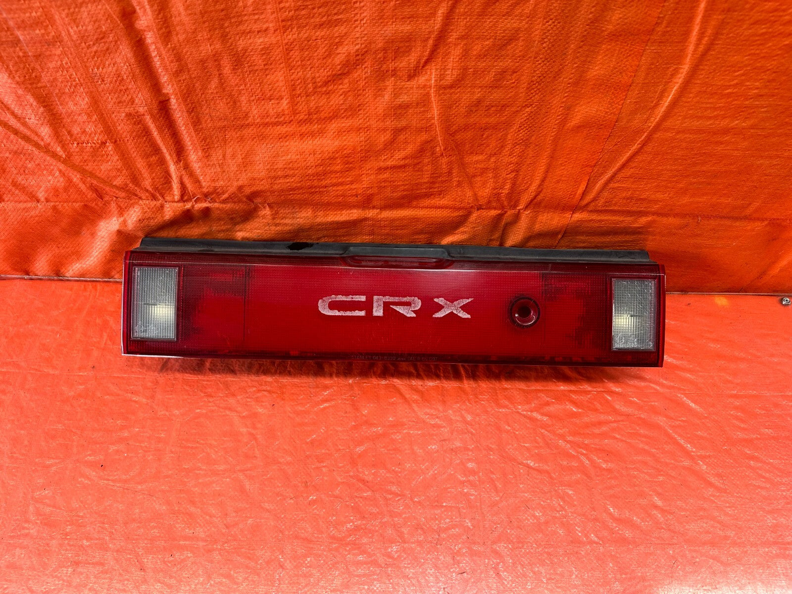 88 89 HONDA CRX   CENTER TAIL LIGHT MIDDLE TAIL LAMP   OEM FACTORY #243 10
