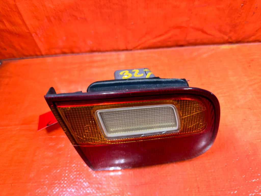 92 95 HONDA CIVIC   2D COUPE   LEFT   INNER TAIL LIGHT LAMP   OEM 3275