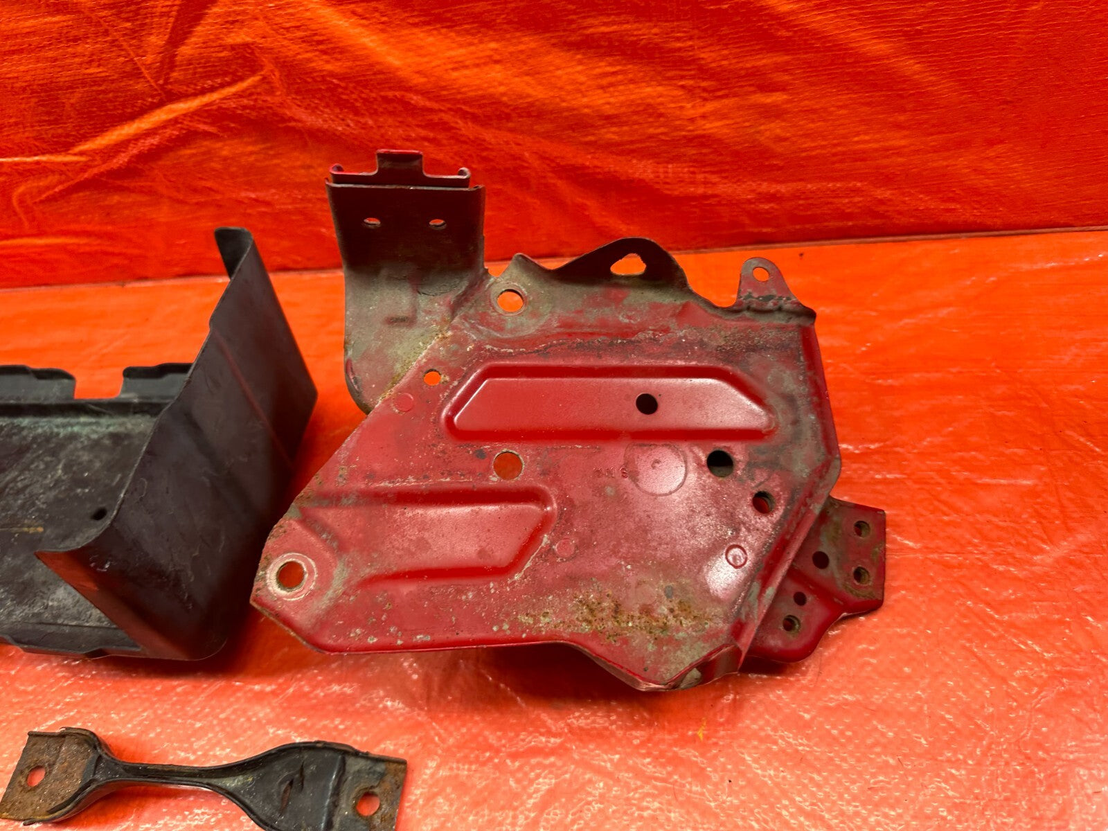 06 11 HONDA CIVIC   BATTERY TRAY AND PLASTIC COMBO   OEM OE #2046