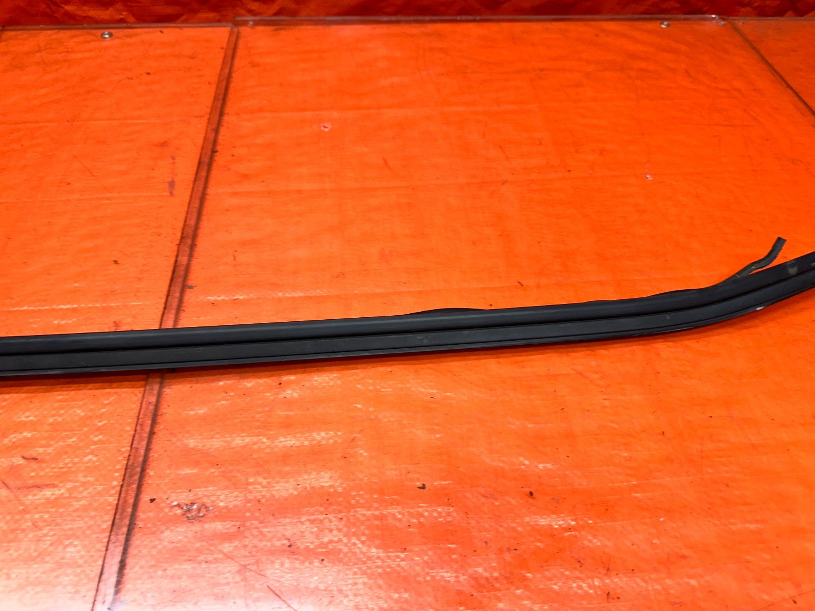 94-01 ACURA INTEGRA 4D SEDAN RIGHT PASSENGER WINDSHIELD WEATHERSTRIP OEM #3408