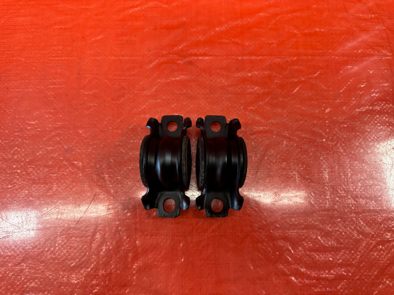 08 15 INFINITI G37 & Q60 COUPE   LEFT & RIGHT REAR SWAY BAR BRACKETS   OEM #1886