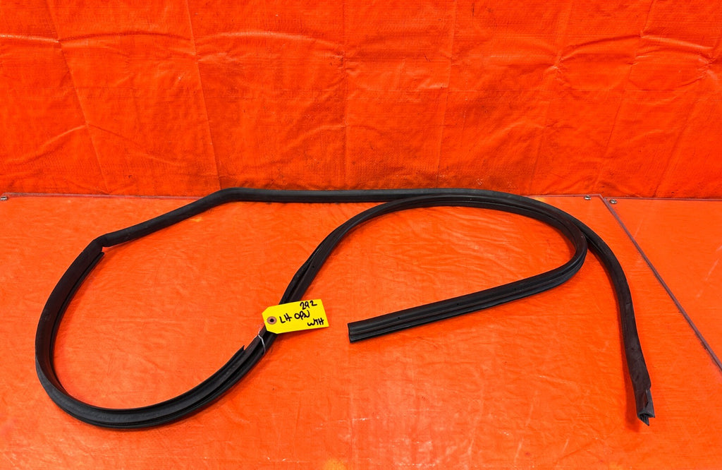 13 20 SUBARU BRZ   CHASSIS TO DOOR OPEN TRIM RUBBER STRIP LEFT FRONT OEM #2920