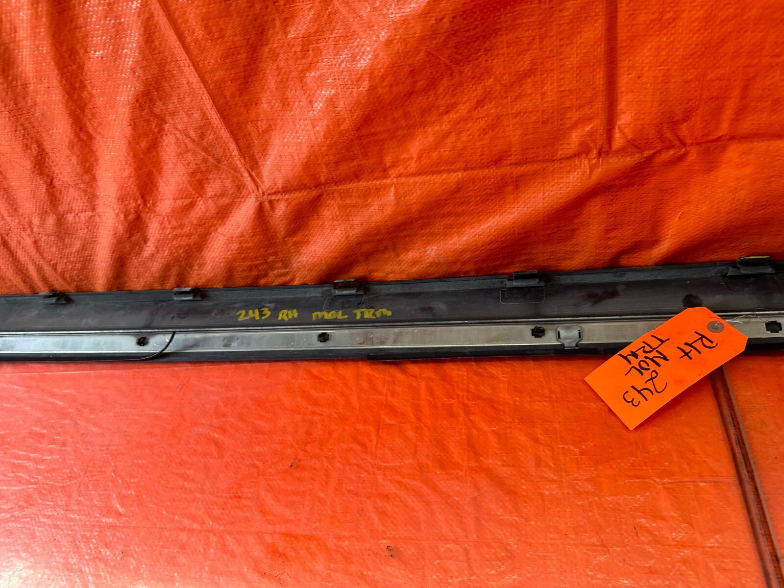 88 89 HONDA CRX   RIGHT   LOWER DOOR MOLDING TRIM INSERT LINER LINING OEM #24310
