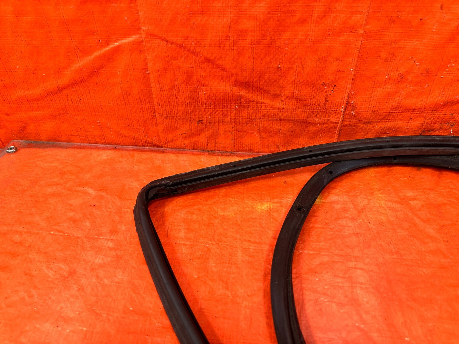 96 00 HONDA CIVIC SEDAN   DRIVER LEFT REAR   WEATHER STRIP SEAL GASKET OEM #2977