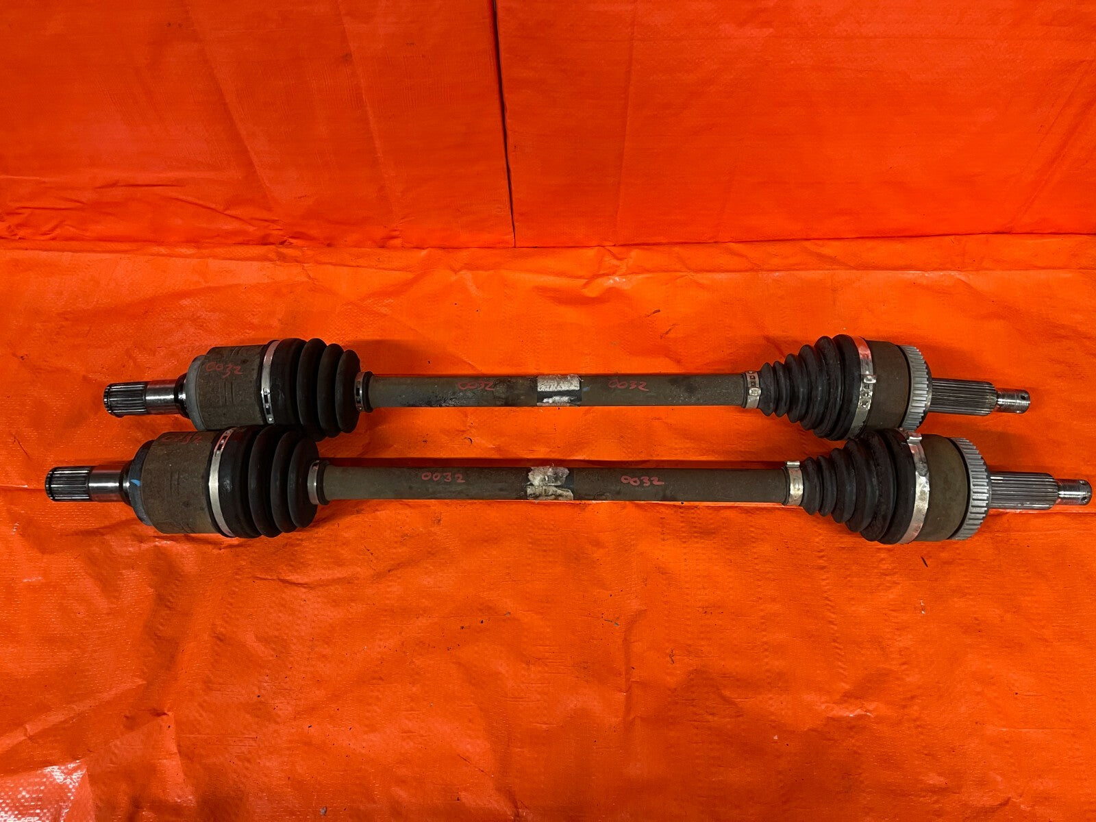 10 12 HYUNDAI GENESIS   2D COUPE   AUTOMATIC   AXLE SET AXLES LEFT RIGHT AUTO AT0