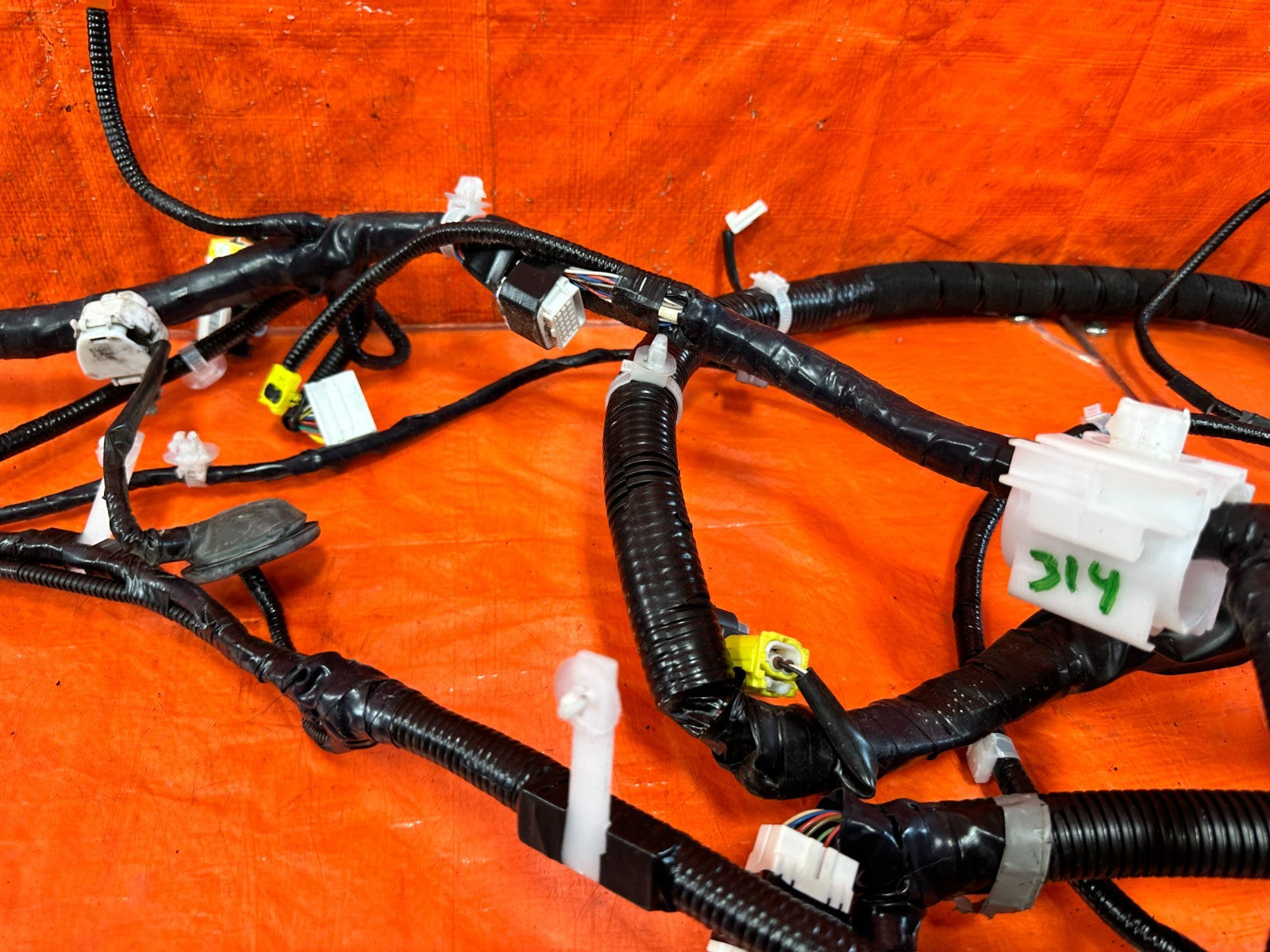 16 17 INFINITI Q50 RED SPORT 400   INTERIOR FLOOR BODY HARNESS   24014 6HB6A 3147