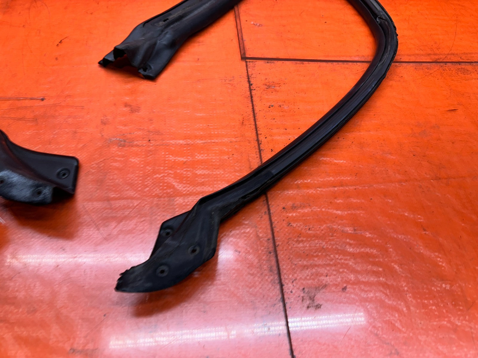94-01 ACURA INTEGRA 4D SEDAN LEFT DRIVER FRONT REAR DOOR WEATHERSTRIP #3405