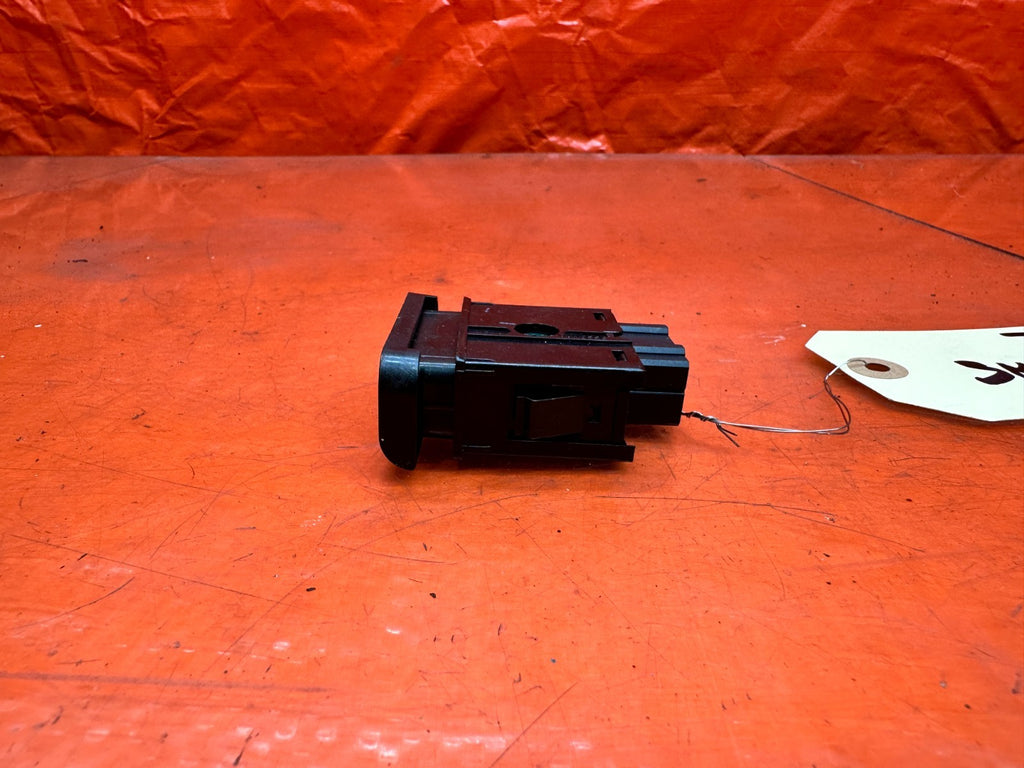 94 01 ACURA INTEGRA DASH WARNING HAZARD LIGHT BUTTON SWITCH OEM #3315