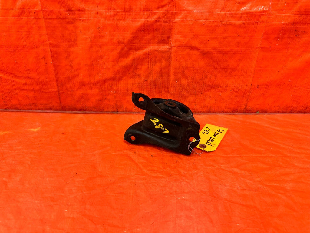 94 97 HONDA DEL SOL S & SI   92 00 CIVIC REAR ENGINE MOUNT MOTOR MOUNT OEM 2872