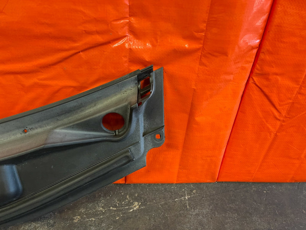 10 12 HYUNDAI GENESIS 2D COUPE   WINDSHIELD WIPER COWL   86150 2M000   OEM OE2
