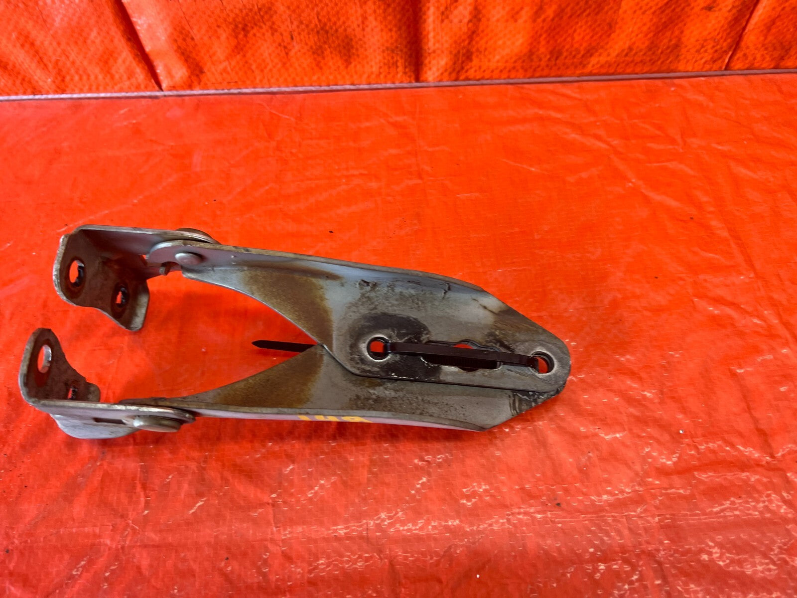 94 01 ACURA INTEGRA   HOOD HINGE SET LEFT AND RIGHT   SILVER COLOR   OEM OE #1485