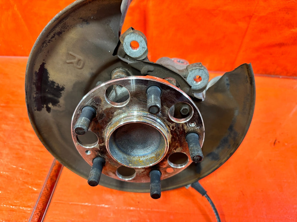 04 08 ACURA TSX   PASSENGER RIGHT REAR   SPINDLE KNUCKLE HUB  OEM 2911