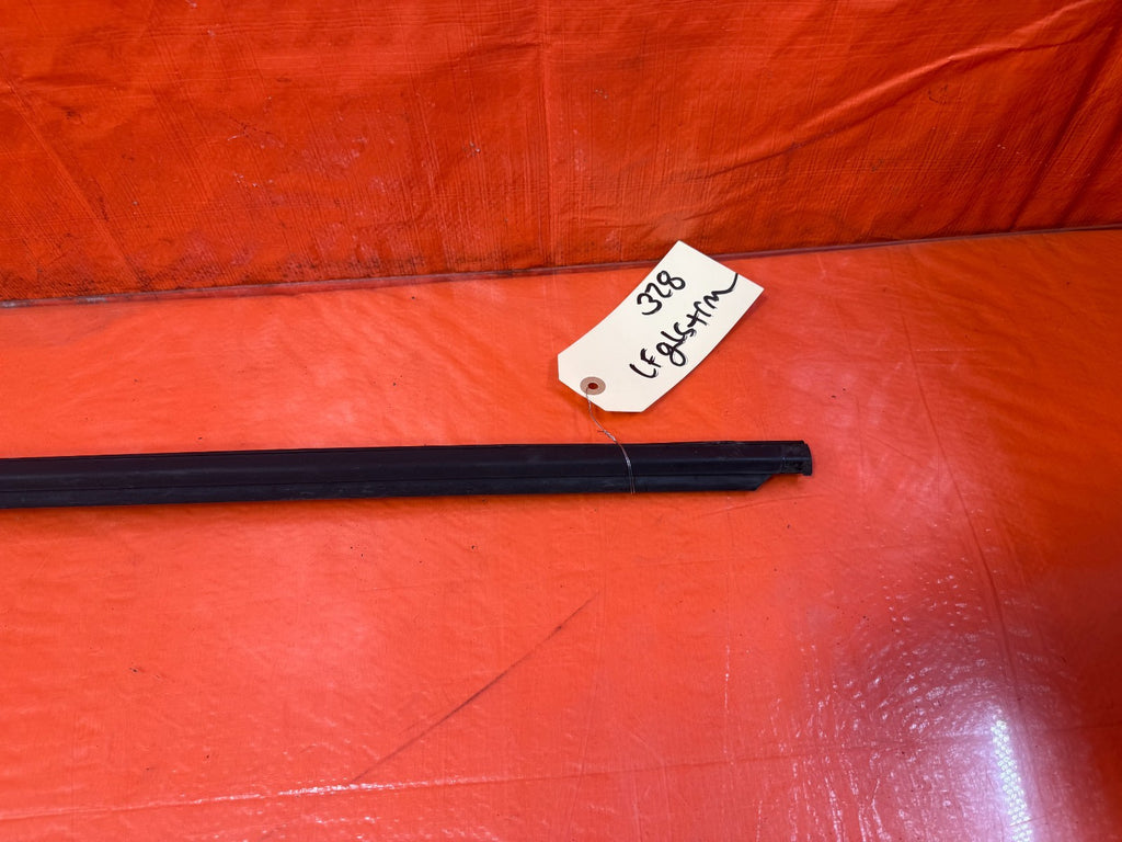 08 15 INFINITI G37 COUPE &   DRIVER LEFT EXTERIOR WINDOW GLASS TRIM OEM 3282