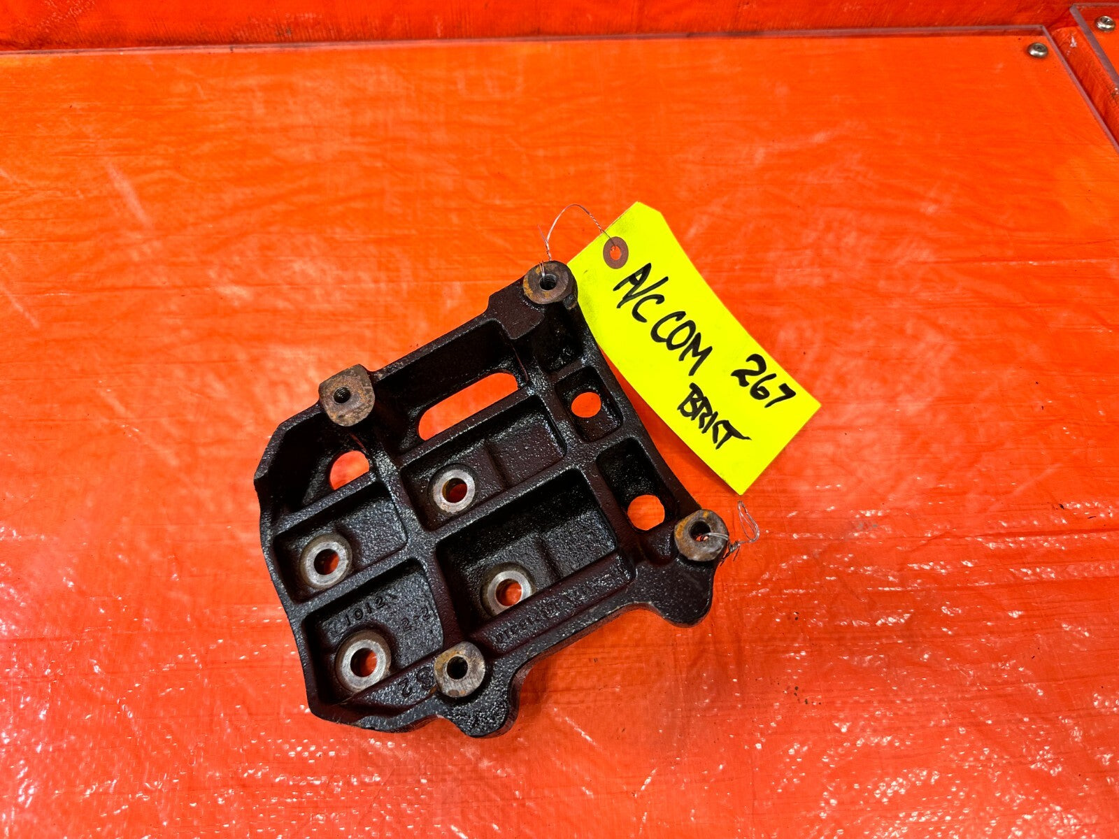 90 93 MAZDA MX 5 MIATA   AIR CONDITIONING AC COMPRESSOR PUMP BRACKET   OEM #2670
