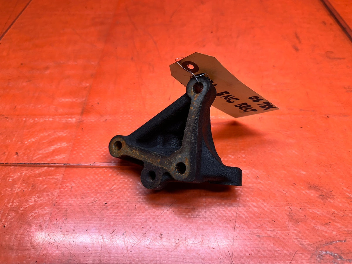 04-05 ACURA TSX 2.4L K24A2 ENGINE TIMING COVER POST MOUNT BRACKET SUPPORT OEM #06