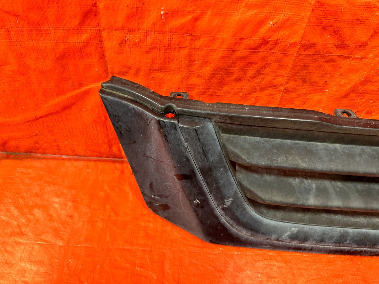 97 01 HONDA CR V CRV   FRONT BUMPER GRILLE ASSEMBLY    OEM FACTORY OE #3014