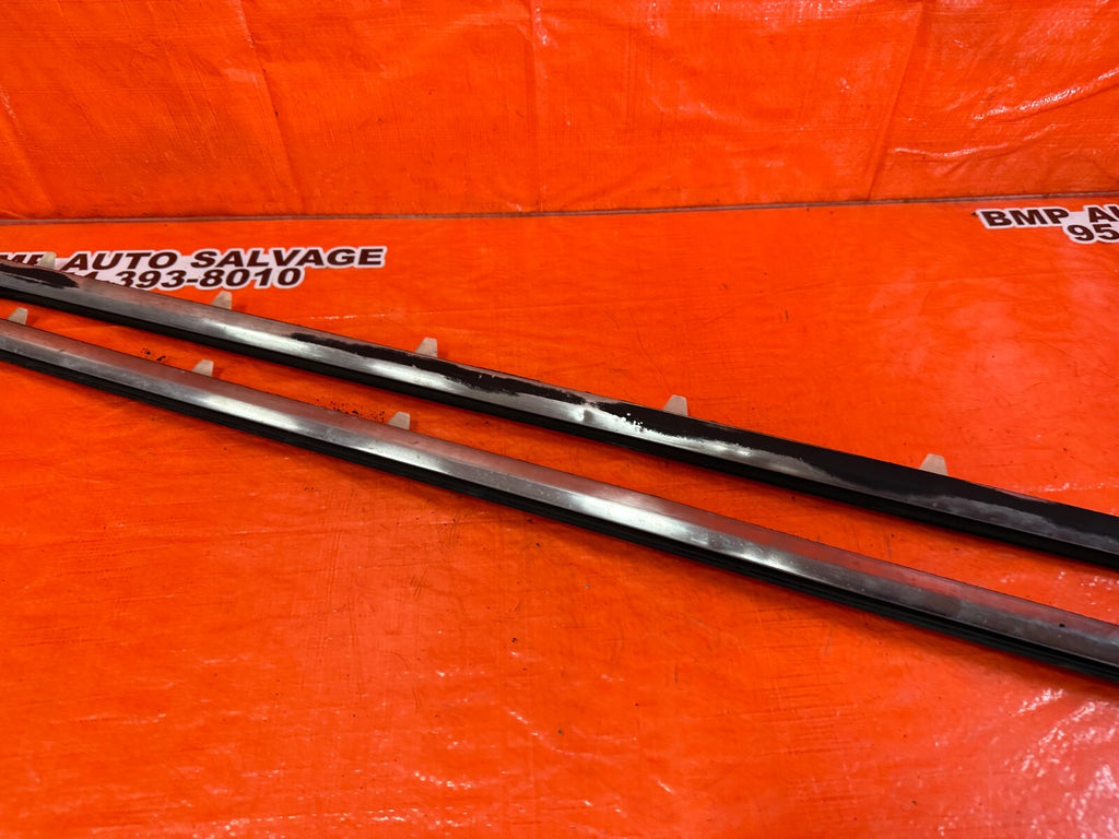 97 01 HONDA PRELUDE   EXTERIOR DOOR WINDOW GLASS TRIM SET LEFT RIGHT   OEM #2597