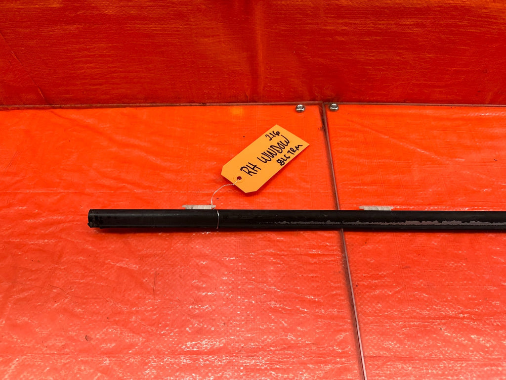 02 05 HONDA CIVIC SI EP3 HATCH   RIGHT FRONT EXTERIOR WINDOW GLASS TRIM OEM #21614