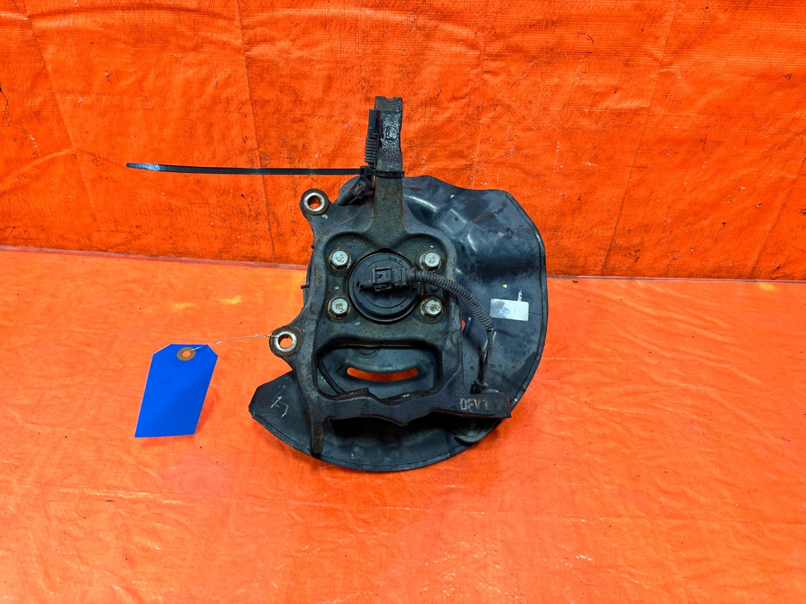 13 16 HYUNDAI GENESIS COUPE   DRIVER LEFT FRONT SPINDLE KNUCKLE HUB OEM 3183
