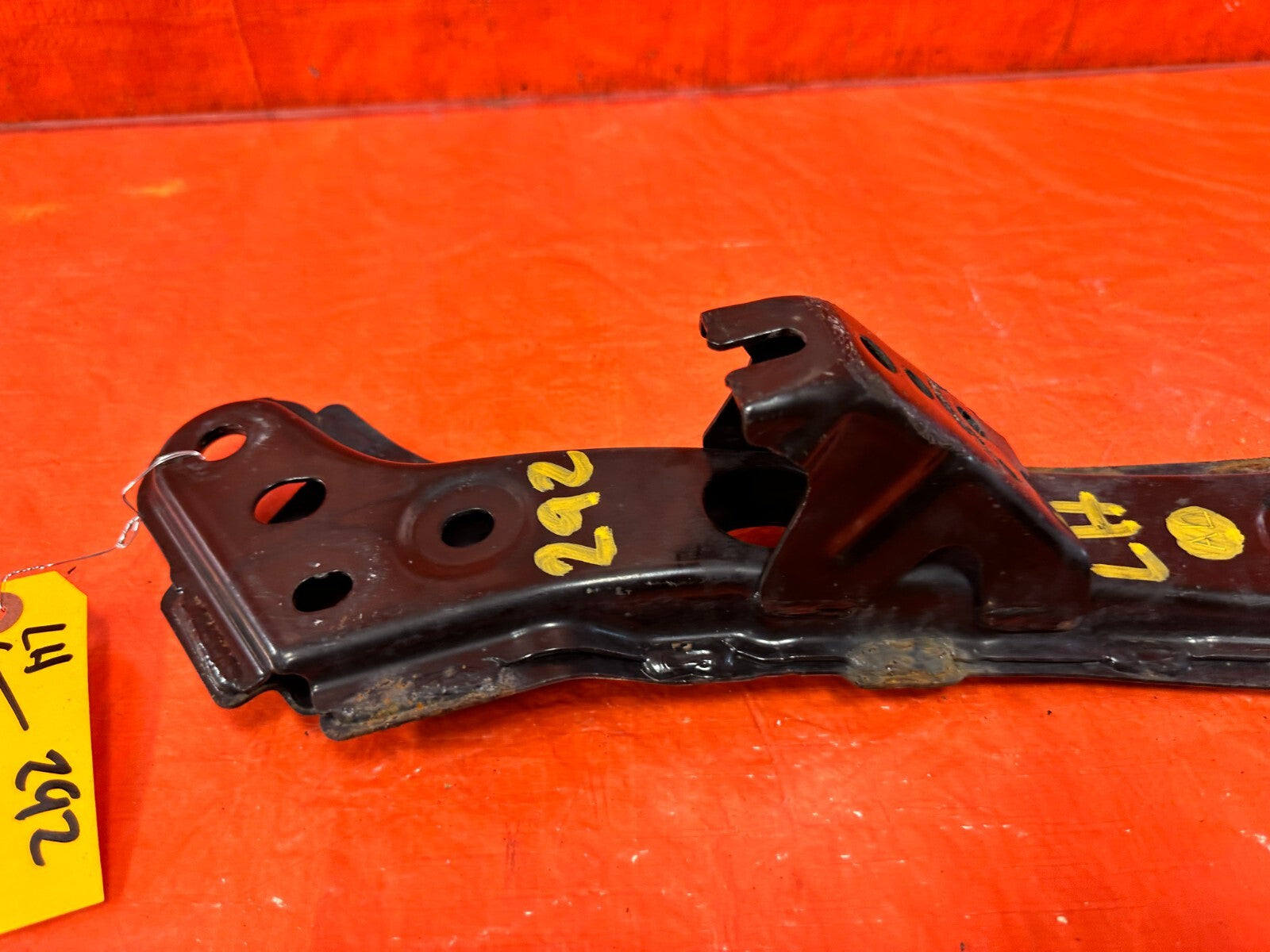 13 20 SUBARU BRZ   DRIVER LEFT SUBFRAME SWAY BAR BRACKET OEM FACTORY #2922