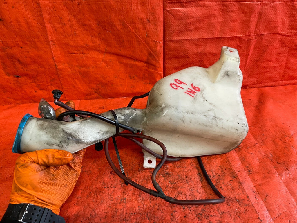96 01 ACURA INTEGRA SEDAN   WINDSHIELD WIPER RESERVOIR TANK W/ LINES & MOTOR OEM7
