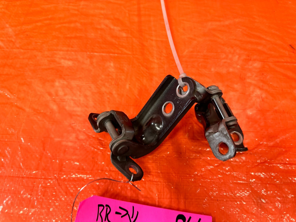 15 21 SUBARU WRX & STI   PASSENGER RIGHT REAR DOOR HINGE SET UPPER LOWER OEM 2665