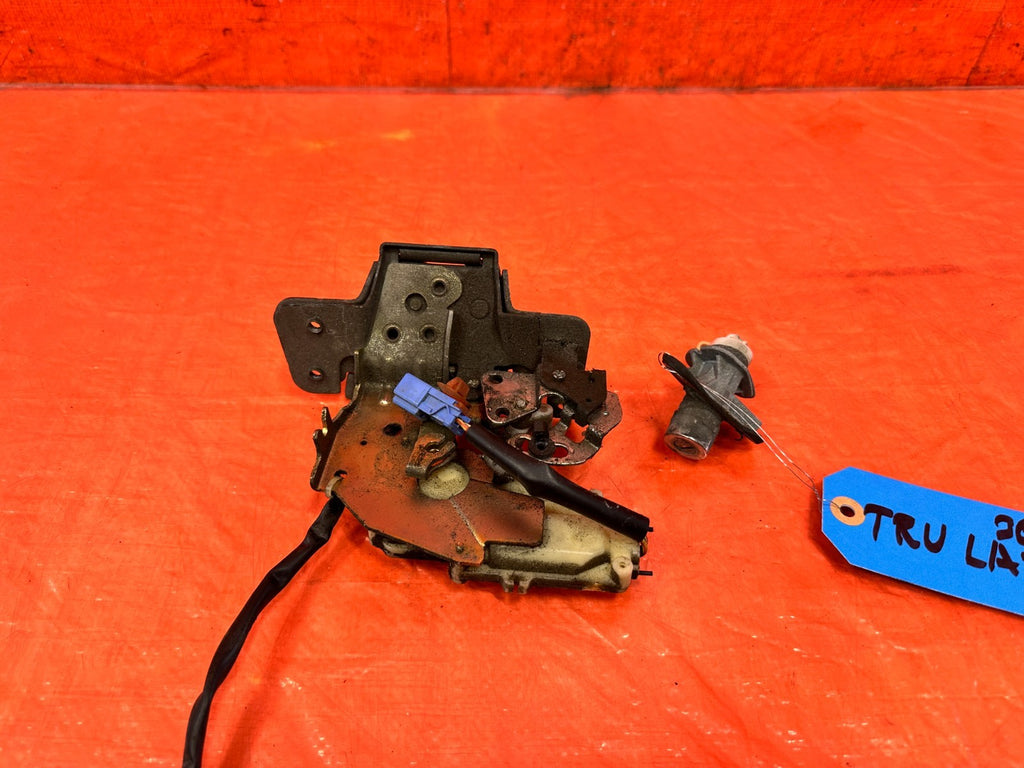 02 05 HONDA CIVIC SI EP3 HATCH   REAR TAILGATE TRUNK RELEASE LATCH LOCK OEM #3082