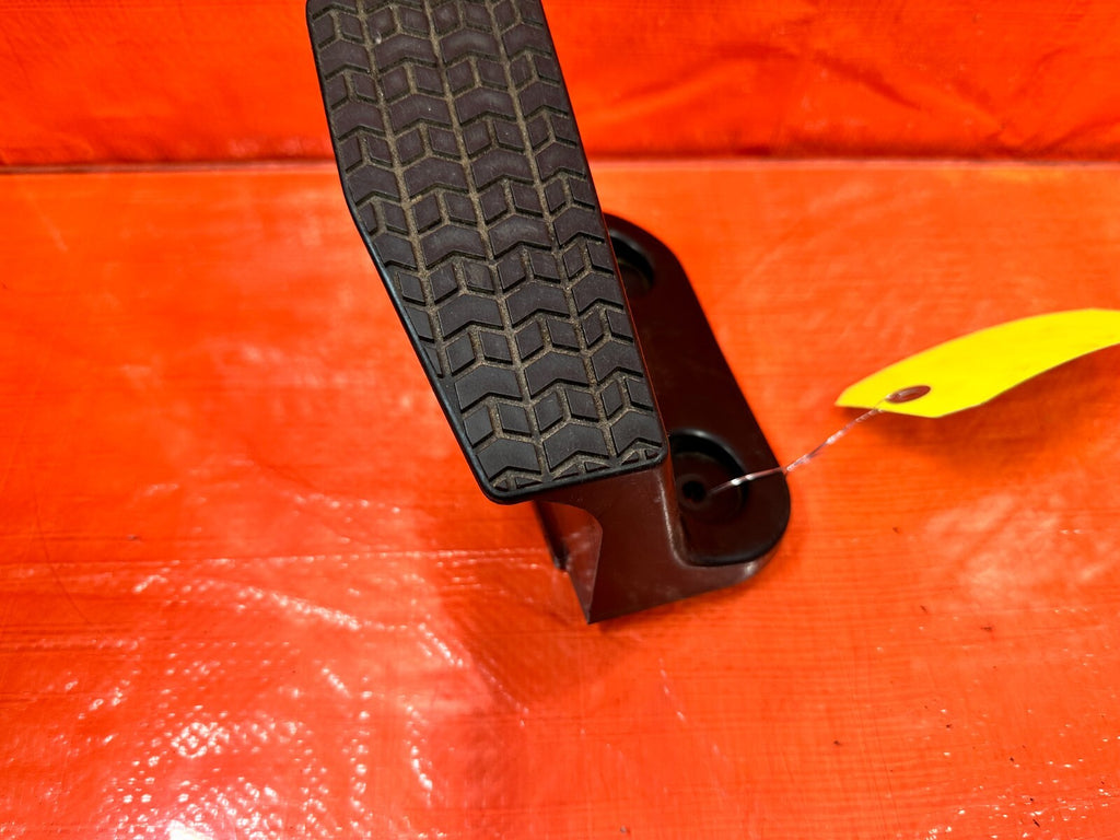 90 97 MAZDA MX 5 MIATA   DEAD PEDAL / FOOT REST   OEM #2674