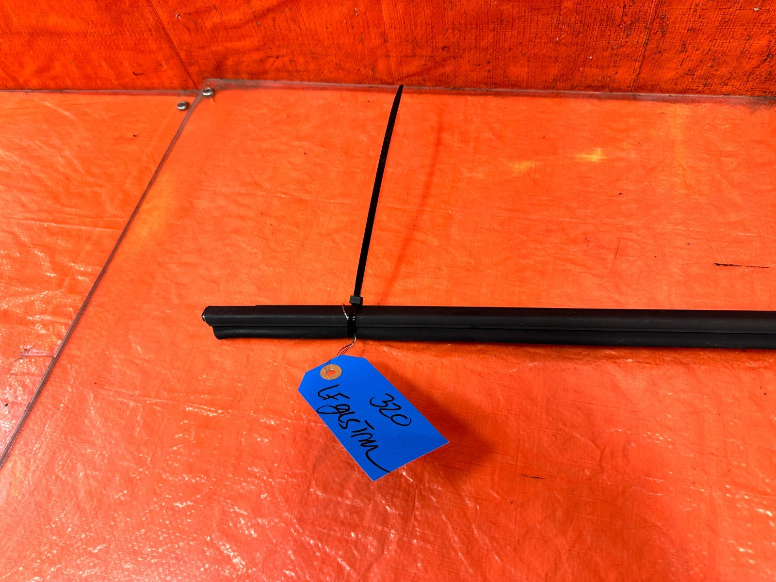 08 15 INFINITI G37 & Q60 COUPE   DRIVER LEFT EXTERIOR WINDOW GLASS TRIM   OEM 328