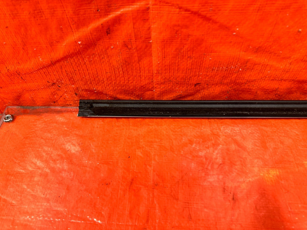04-08 ACURA TSX DRIVER LEFT FRONT EXTERIOR WINDOW GLASS TRIM - OEM FACTORY #3048