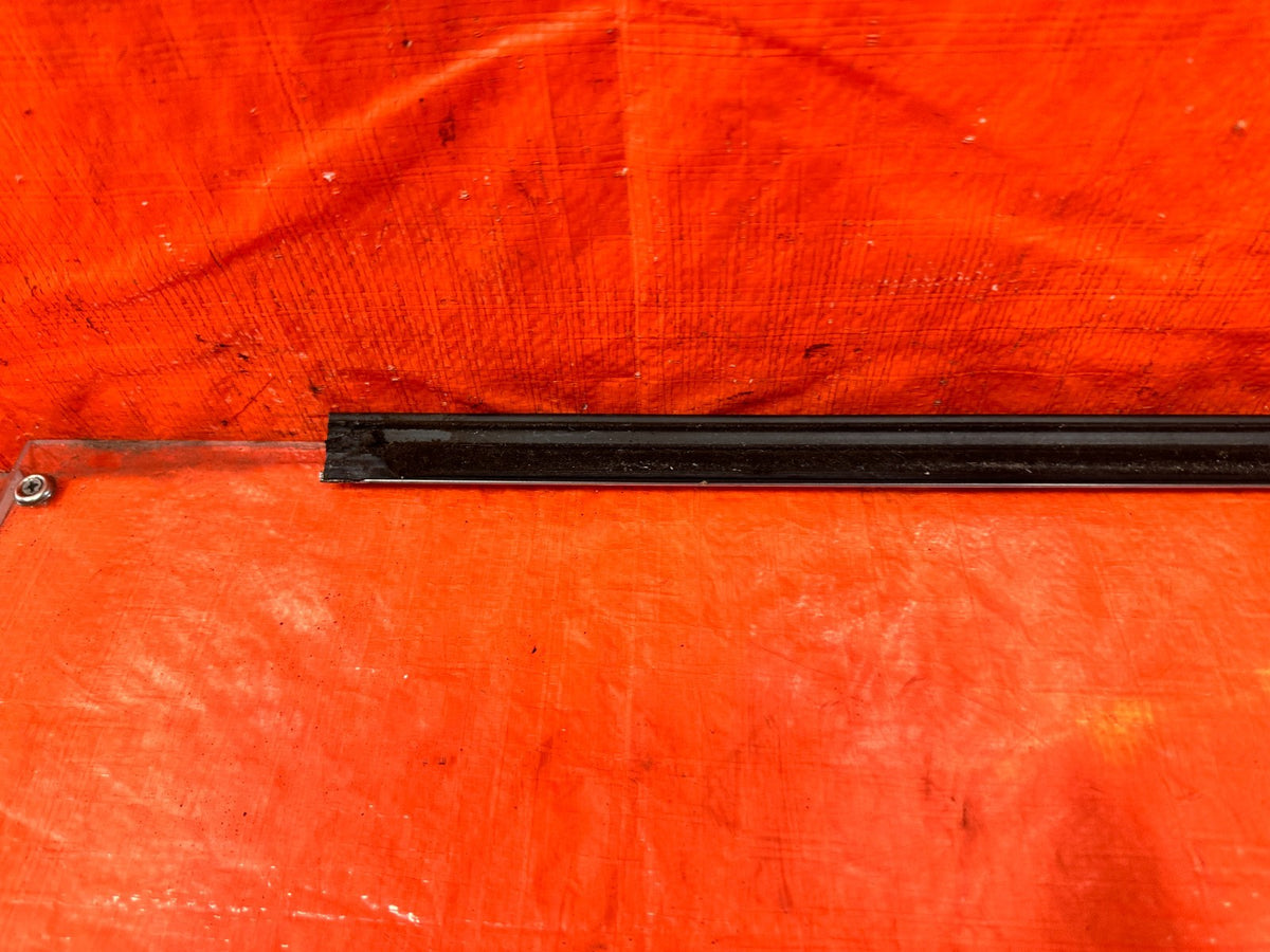 04-08 ACURA TSX DRIVER LEFT FRONT EXTERIOR WINDOW GLASS TRIM - OEM FACTORY #3048