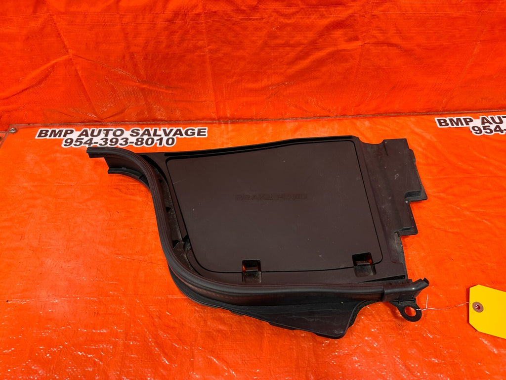 08 15 INFINITI G37 COUPE & CONVERTIBLE   BRAKE FLUID COVER PLASTIC TRIM OEM 2482