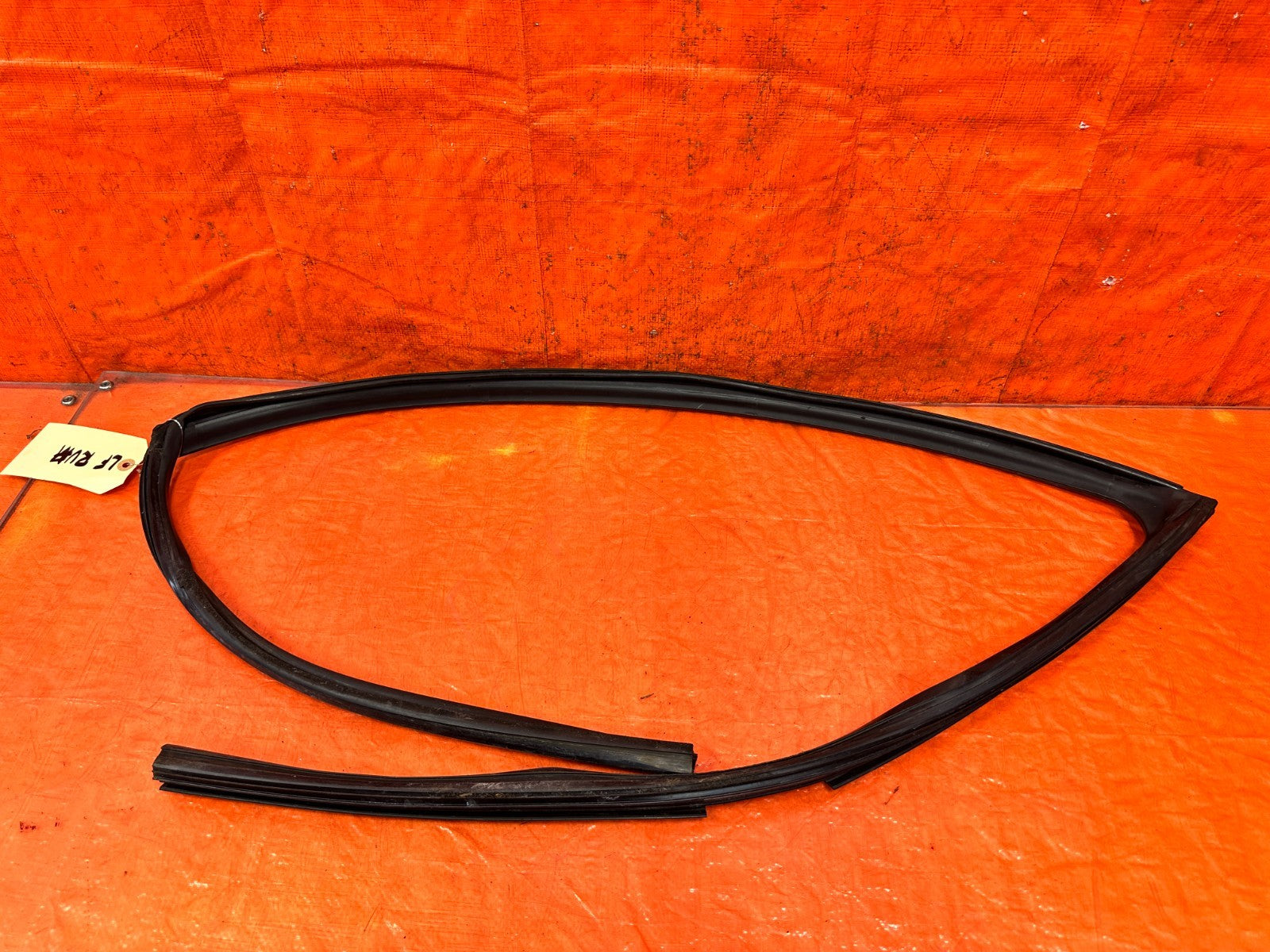 04 08 ACURA TSX LEFT DRIVER FRONT DOOR WINDOW GLASS RUN CHANNEL OEM #33011