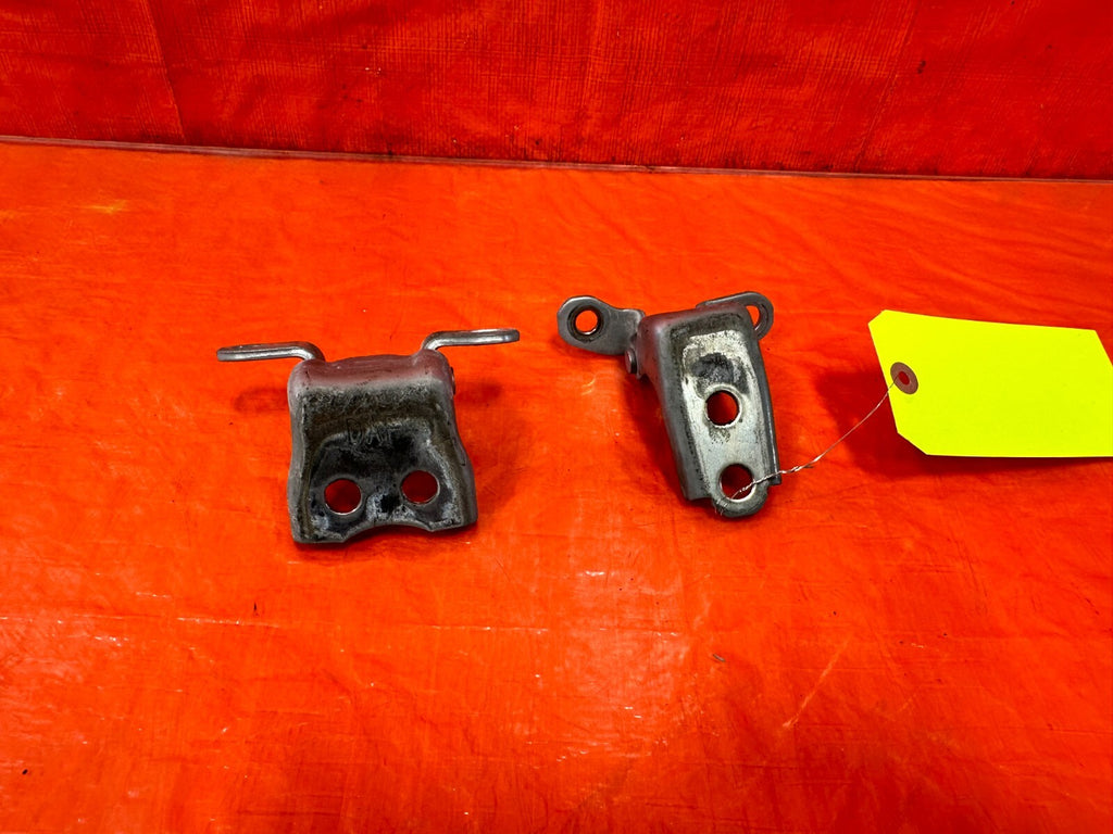 04 08 ACURA TSX   PASSENGER RIGHT FRONT DOOR HINGE SET UPPER LOWER   OEM #2756