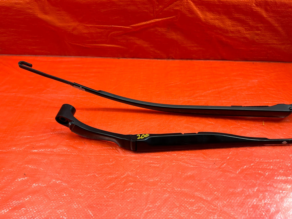 17 20 INFINITI Q60   LEFT & RIGHT WINDSHIELD WIPER ARMS   OEM FACTORY #2007