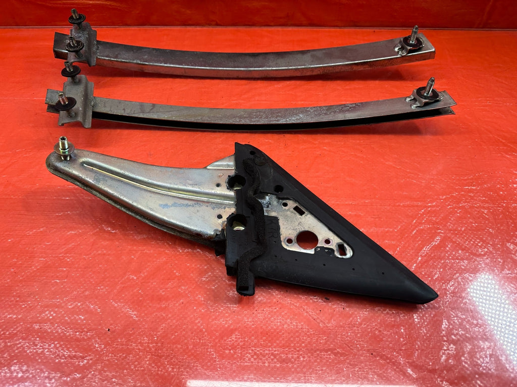 90 93 ACURA INTEGRA 2D   DOOR SASH & GUIDE WINDOW CHANNEL BRACKET SET RIGHT #1899
