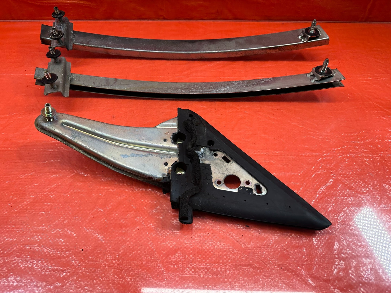 90 93 ACURA INTEGRA 2D   DOOR SASH & GUIDE WINDOW CHANNEL BRACKET SET RIGHT #1899